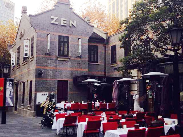 Walk in Xintiandi in Shanghai Walk in Xintiandi